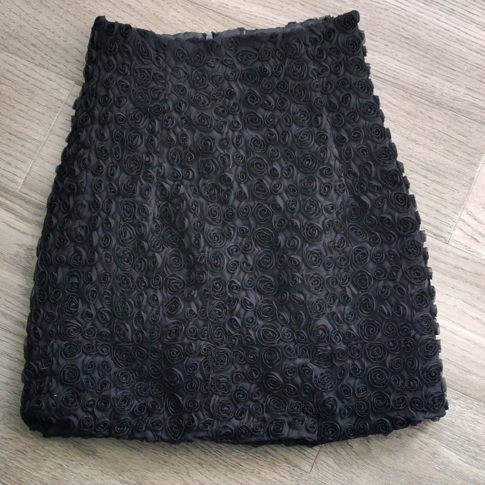 Vera Moda black roses midi skirt. Size 2